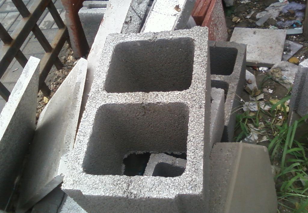 連鎖砌塊，免抹灰砌塊，空心砌塊。