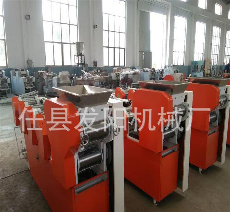 全自動(dòng)型面條機(jī) 大型商用自動(dòng)面條機(jī) 多組壓面機(jī) 家用自動(dòng)面條