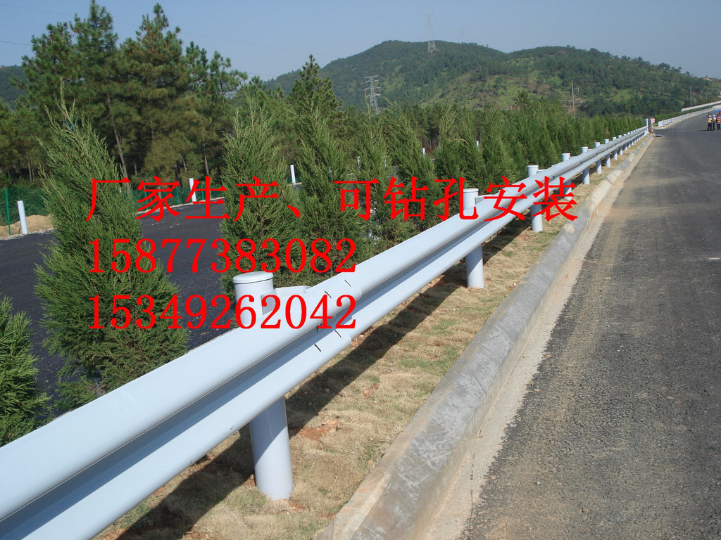 世騰廠家生產定制波形防撞護欄，甘肅蘭州鄉(xiāng)村道路防護欄 可安裝護欄立柱及掛板 波形護欄